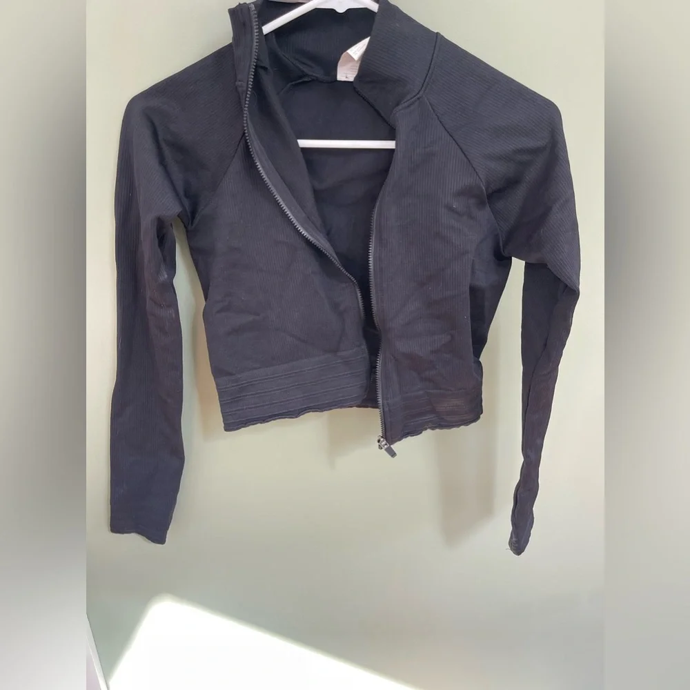 Fabletics cropped jacket - Picture 1 of 2